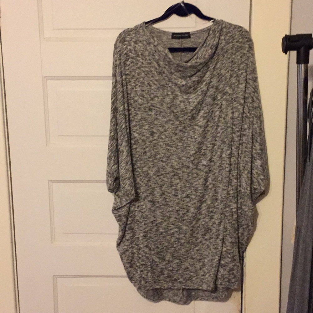 Cocoon style gray dress with wing sleeves